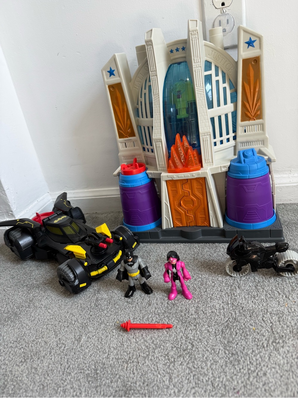 DC Imaginext Batman and Batmobile Justice League Hall w/ Star Sapphire